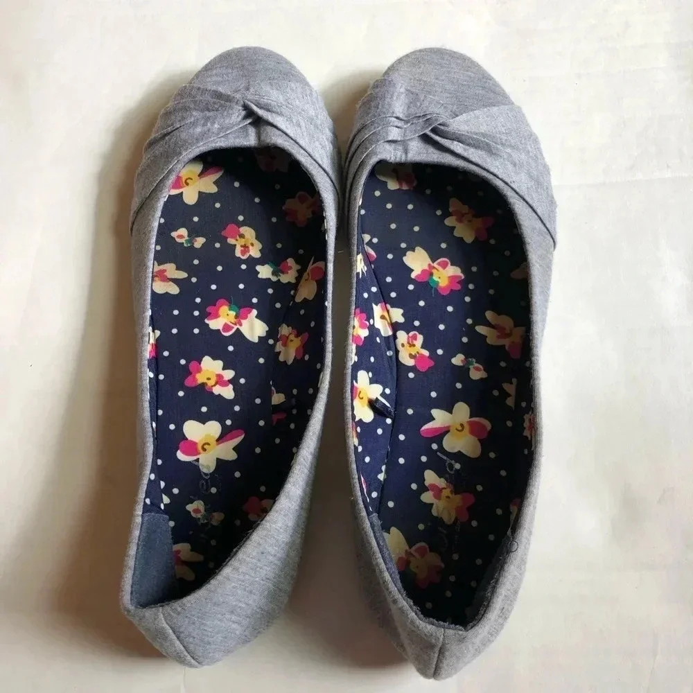 Women slippers size 6